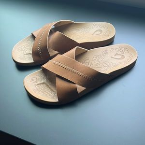 Olukai Slides Womens size 9 Like new